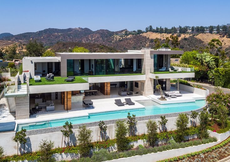 Modern Beverly Hills Mansion